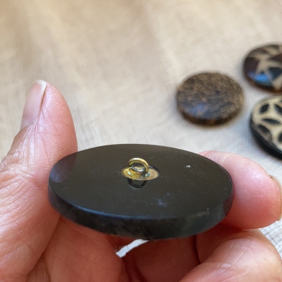 Group of natural buttons for art projects - Picture 11 of 16